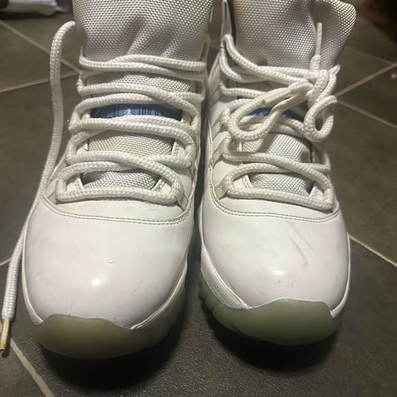 Jordan 11 white - Picture 2 of 3